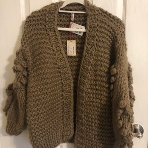 New, brown sweater from TJ Maxx! Puffy sleeves, never worn!